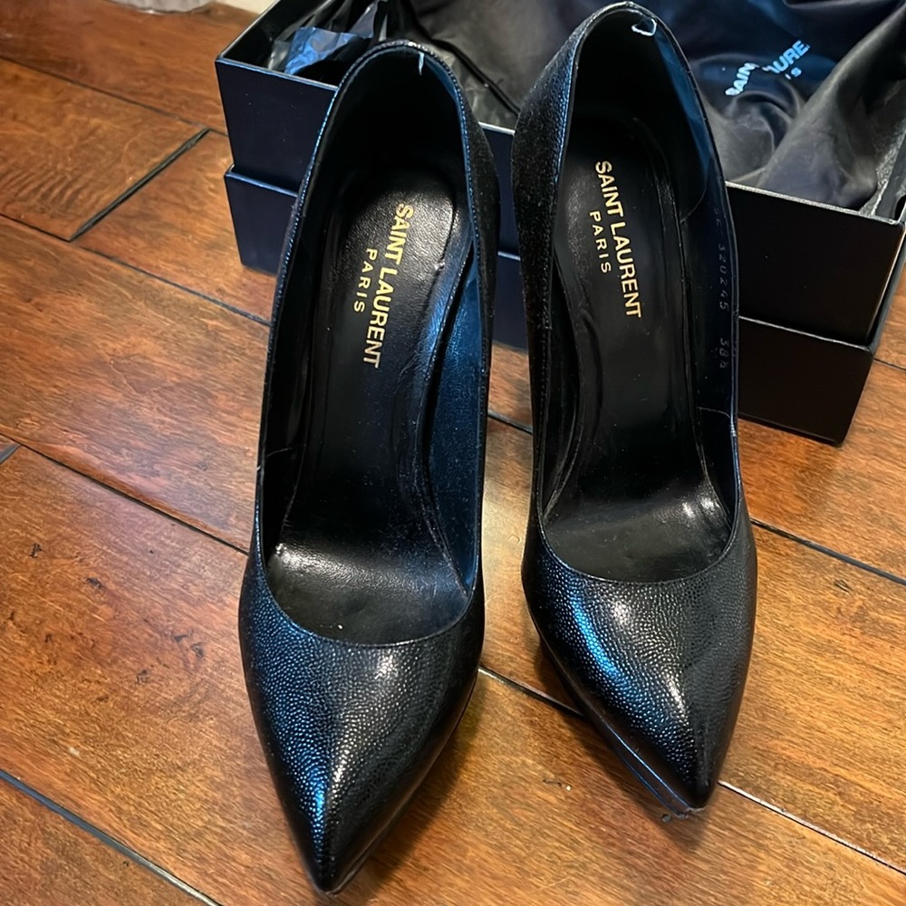 Saint Laurent Black Pointed Toe Leather Pumps